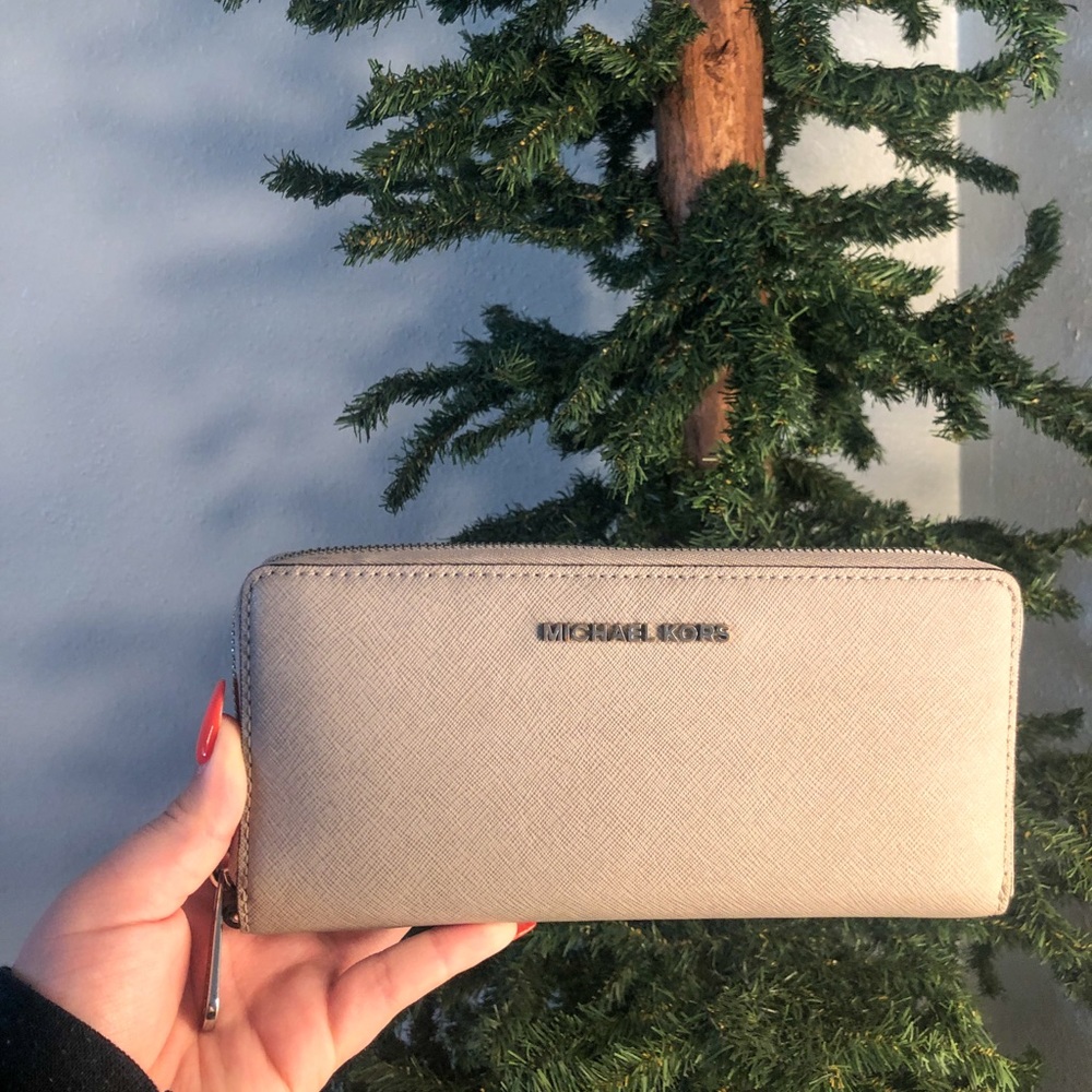 Mercer Travel Continental Pebble Leather Wristlet